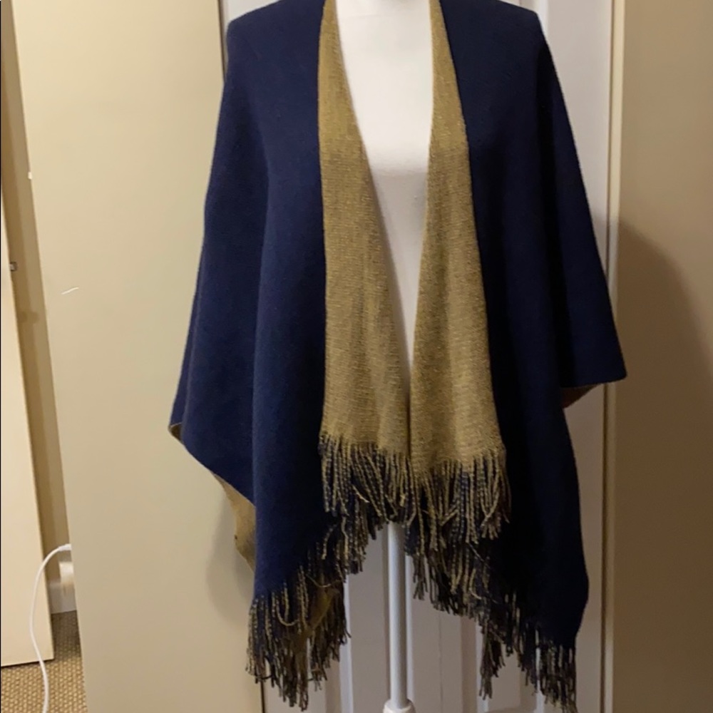 2Chic poncho reversible - like new!